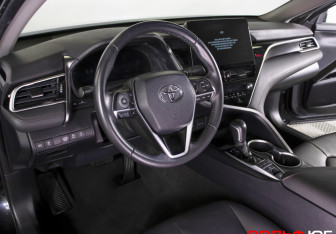 Подержанный автомобиль Toyota Camry Sedan 2023 года (20 фото)