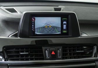 Подержанный автомобиль BMW X1 2016 года (17 фото)