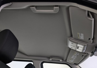 Подержанный автомобиль Land Rover Discovery 2010 года (23 фото)
