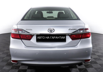 Подержанный автомобиль Toyota Camry Sedan 2016 года (6 фото)