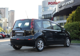 Подержанный автомобиль Nissan Note 2010 года (4 фото)