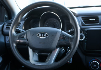Подержанный автомобиль Kia Rio Sedan 2012 года (16 фото)