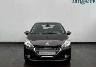 Подержанный автомобиль Peugeot 208 2013 года (2 фото)