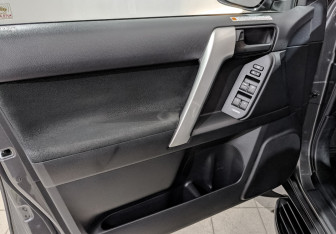 Подержанный автомобиль Toyota Land Cruiser Prado 2019 года (19 фото)