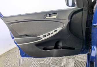 Подержанный автомобиль Hyundai Solaris Sedan 2012 года (19 фото)