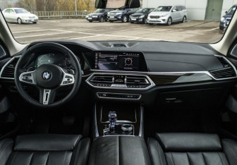 Подержанный автомобиль BMW X5 2019 года (19 фото)