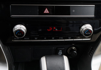 Подержанный автомобиль Mitsubishi Pajero Sport 2020 года (20 фото)