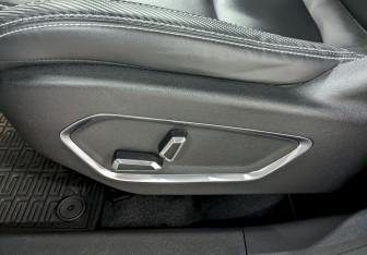 Подержанный автомобиль Geely Atlas Pro 2023 года (15 фото)