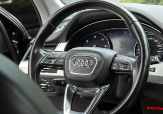 Подержанный автомобиль Audi Q7 2016 года (12 фото)