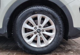 Подержанный автомобиль Hyundai Santa Fe 2013 года (14 фото)