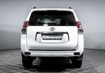 Подержанный автомобиль Toyota Land Cruiser Prado 2011 года (6 фото)