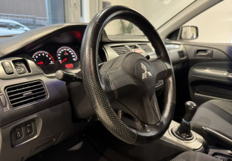 Подержанный автомобиль Mitsubishi Lancer Sedan 2007 года (12 фото)
