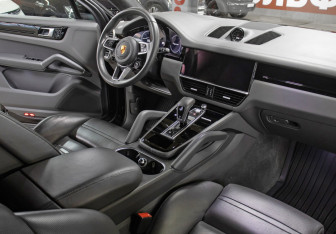 Подержанный автомобиль Porsche Cayenne 2020 года (12 фото)