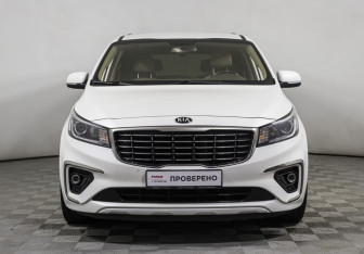 Подержанный автомобиль Kia Carnival 2018 года (2 фото)