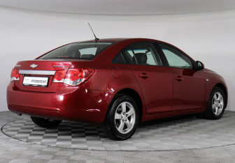 Подержанный автомобиль Chevrolet Cruze Sedan 2011 года (3 фото)