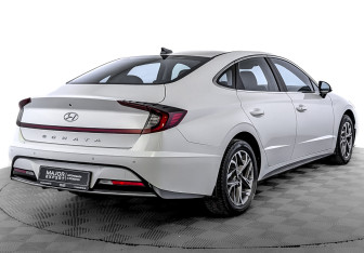 Подержанный автомобиль Hyundai Sonata 2021 года (5 фото)