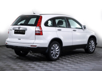 Подержанный автомобиль Honda CR-V 2012 года (3 фото)