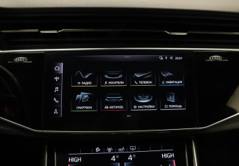 Подержанный автомобиль Audi Q8 2019 года (17 фото)