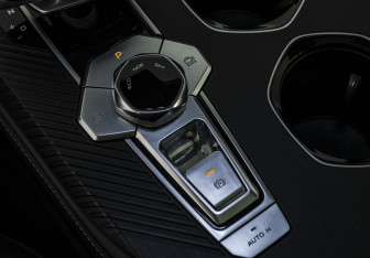 Подержанный автомобиль Changan UNI-K 2023 года (16 фото)