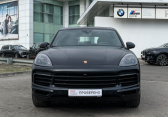 Подержанный автомобиль Porsche Cayenne 2021 года (2 фото)