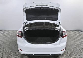 Подержанный автомобиль Ford Mondeo Sedan 2013 года (12 фото)