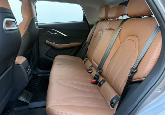 Подержанный автомобиль Omoda C5 2023 года (11 фото)