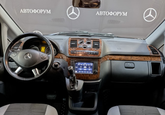 Подержанный автомобиль Mercedes-Benz Viano 2011 года (13 фото)