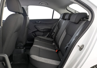 Подержанный автомобиль Skoda Rapid Liftback 2021 года (18 фото)