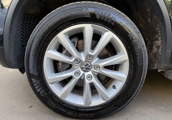 Подержанный автомобиль Volkswagen Touareg 2012 года (9 фото)