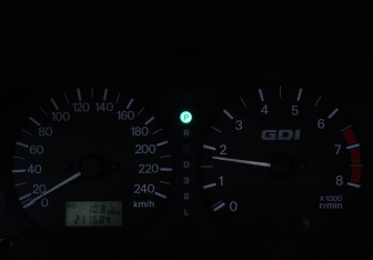 Подержанный автомобиль Mitsubishi Carisma Sedan 1998 года (7 фото)