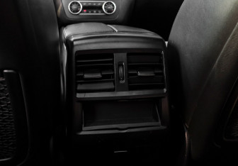 Подержанный автомобиль Mercedes-Benz GLE 2016 года (23 фото)