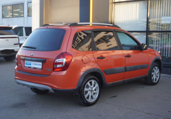 Подержанный автомобиль LADA (ВАЗ) Kalina Wagon 2015 года (5 фото)