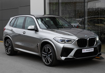 Подержанный автомобиль BMW X5 M 2020 года (3 фото)