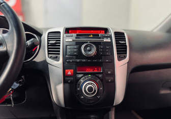 Подержанный автомобиль Kia Venga 2011 года (15 фото)