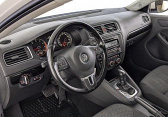 Подержанный автомобиль Volkswagen Jetta Sedan 2013 года (15 фото)