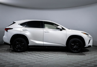 Подержанный автомобиль Lexus NX 2017 года (4 фото)