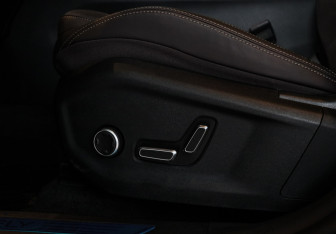 Подержанный автомобиль Geely Monjaro 2025 года (13 фото)