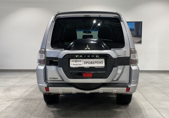 Подержанный автомобиль Mitsubishi Pajero 2014 года (6 фото)