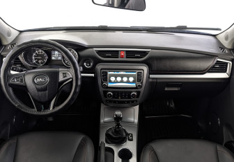 Подержанный автомобиль JAC T6 2023 года (14 фото)