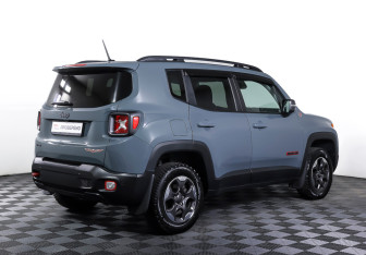 Подержанный автомобиль Jeep Renegade 2016 года (5 фото)