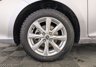 Подержанный автомобиль Changan Alsvin 2023 года (12 фото)