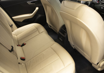 Подержанный автомобиль Audi A4 Sedan 2017 года (31 фото)
