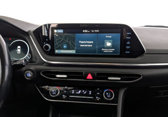 Подержанный автомобиль Hyundai Sonata 2022 года (17 фото)