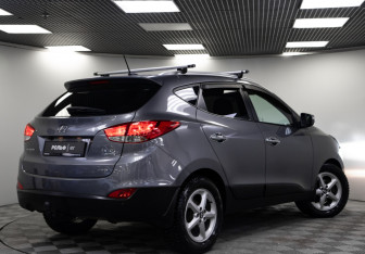 Подержанный автомобиль Hyundai ix35 2012 года (21 фото)