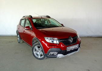 Подержанный автомобиль Renault Sandero 2021 года (3 фото)