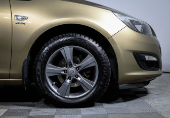 Подержанный автомобиль Opel Astra Hatchback 2013 года (10 фото)