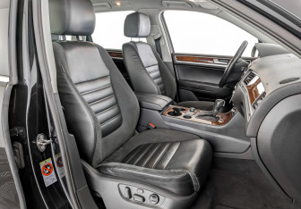 Подержанный автомобиль Volkswagen Touareg 2011 года (24 фото)