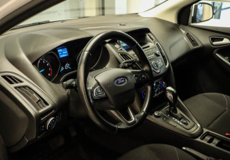 Подержанный автомобиль Ford Focus Hatchback 2017 года (7 фото)