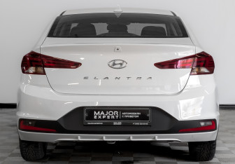 Подержанный автомобиль Hyundai Elantra Sedan 2020 года (6 фото)