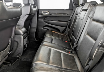 Подержанный автомобиль Jeep Grand Cherokee 2012 года (12 фото)